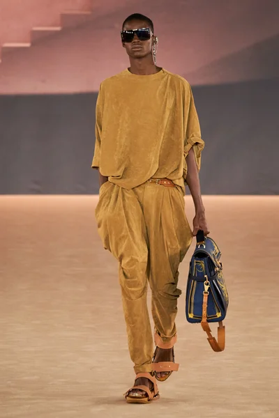 Look 4
